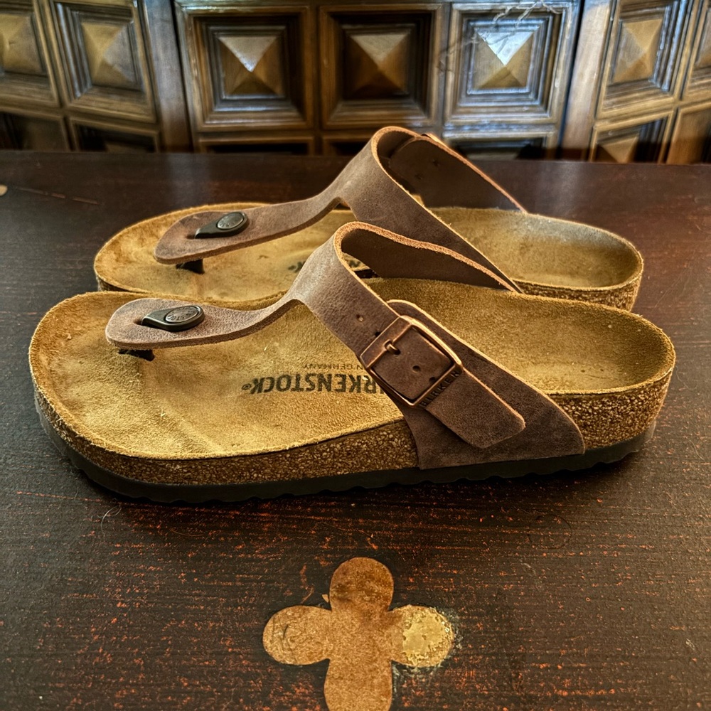 *Sold*Brand New-Birkenstock-Gizeh Oiled Leather Sandals